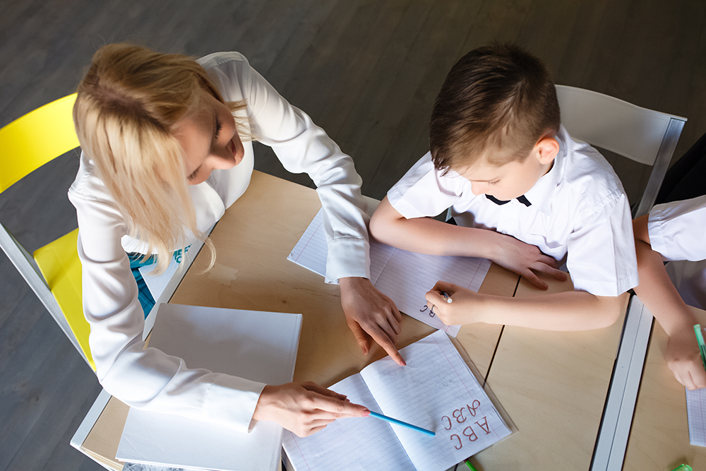 Aide à la Jeunesse dans le secteur de l'enseignement