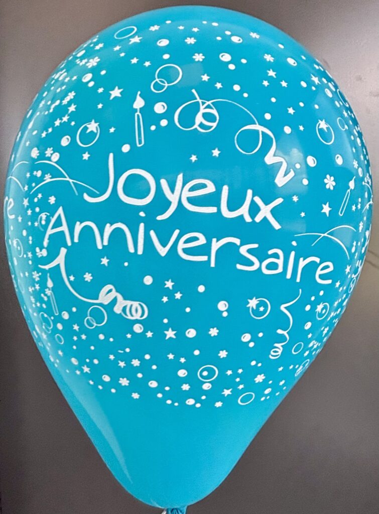Le Comité Usagers et Proches en santé mentale et assuétudes a célébré ses 10 ans, le 22 juin dernier à Bastogne en présence d'usagers, de proches et de professionnels. Un moment convivial et de partage durant lequel, notamment, les usagers de la Cordée ont présenté un extrait de leur pièce de théâtre intitulée "Le Silence qui crie", une création collective racontant leur vécu et réalisée en partenariat avec Alvéole Théâtre. Répondre aux besoins des usagers et des proches Initié par les Réseaux Matilda, ProxiRéLux et CLA, le Comité Usagers et Proches est constitué d’usagers et ex-usagers en santé mentale et/ou en assuétudes et de proches.